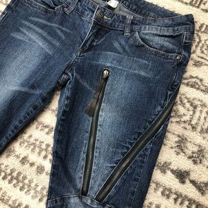 VENUS Jean with Edgy Zipper Detailing!